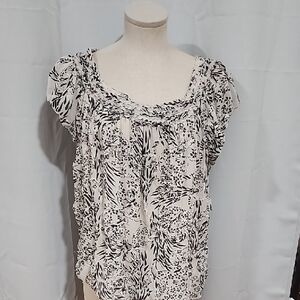 Studio M Black and White Floral Blouse